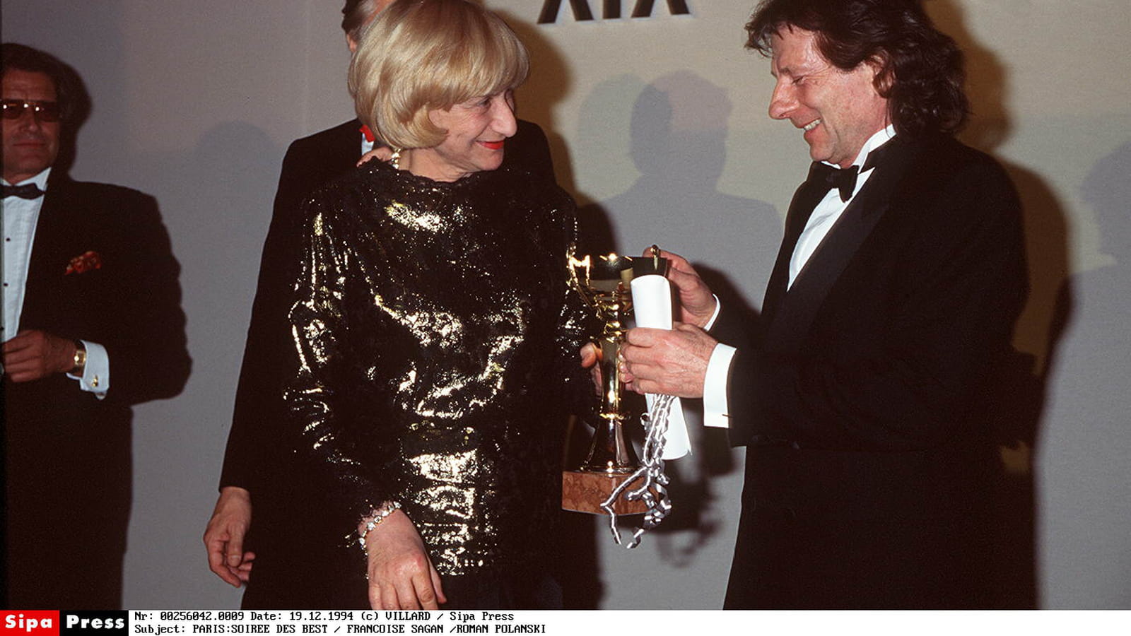 Roman Polanski remet une récompense à Françoise Sagan - Décembre 1994