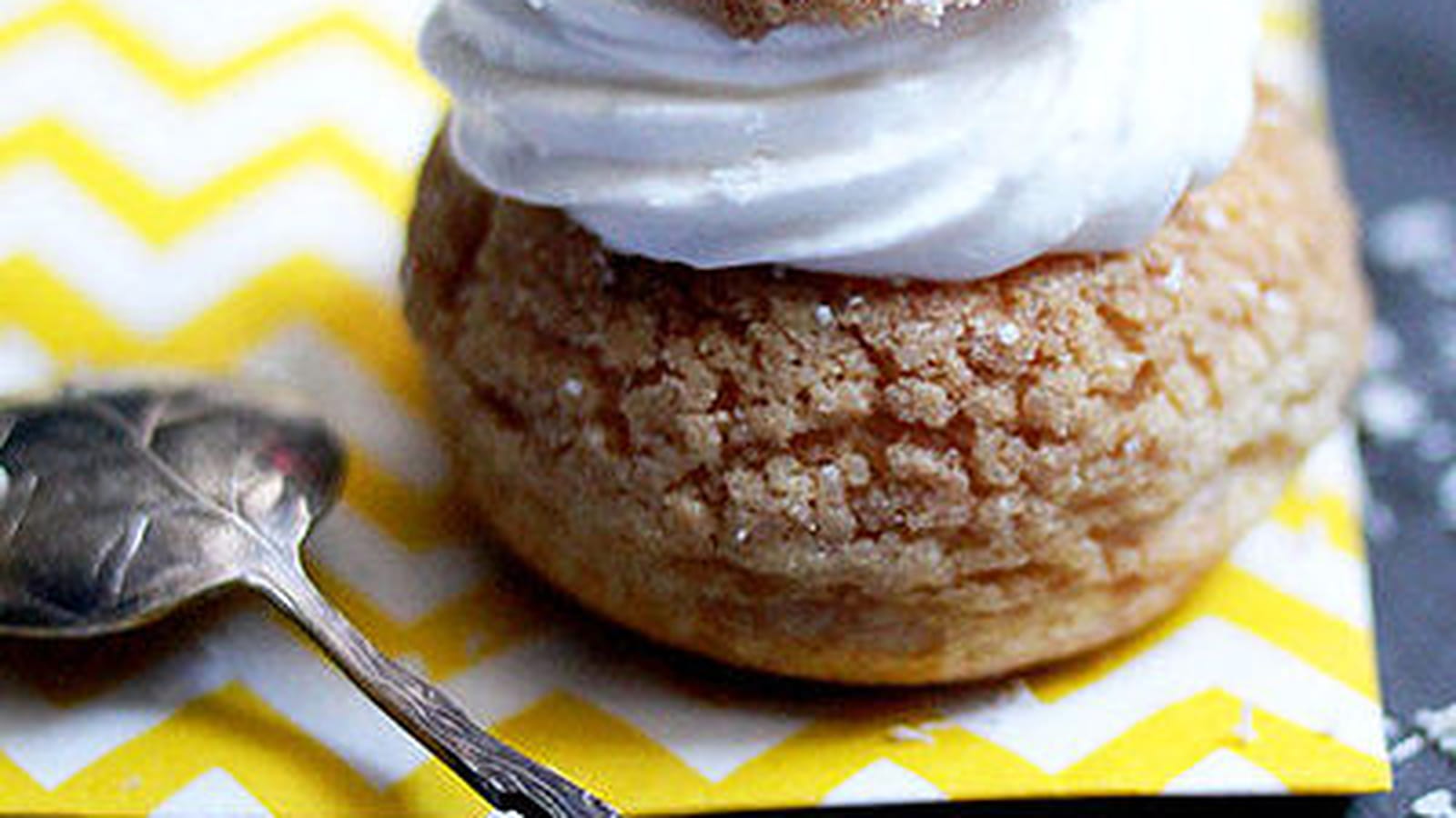 Choux passion et noix de coco