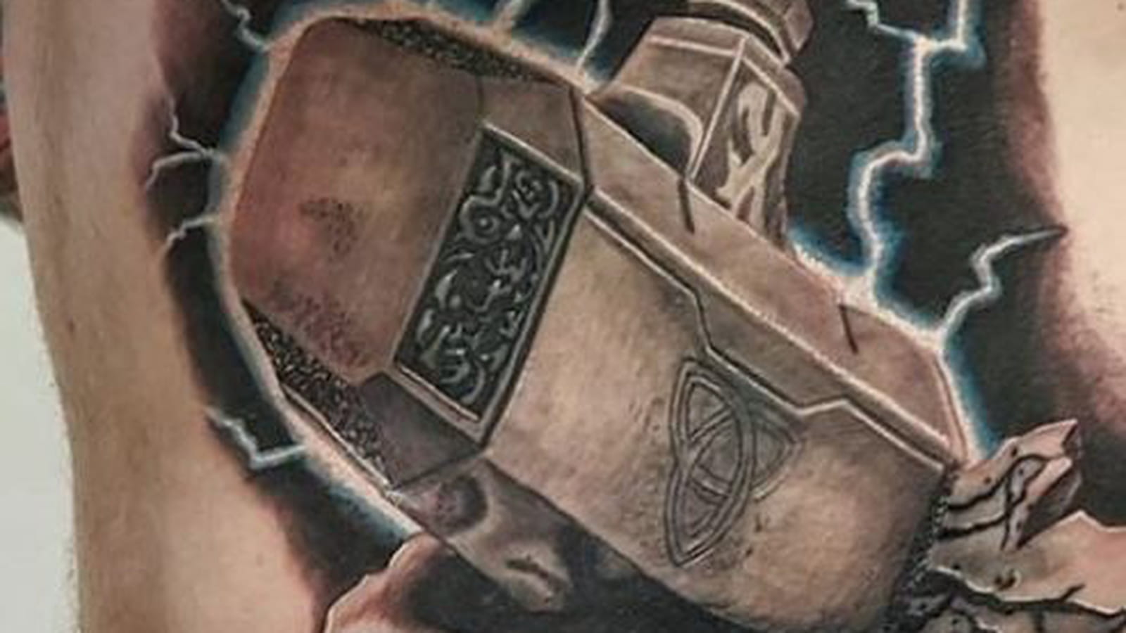 Marteau de Thor sur le ventre