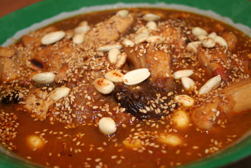 Tajine de poulet aux abricots, pruneaux et amandes