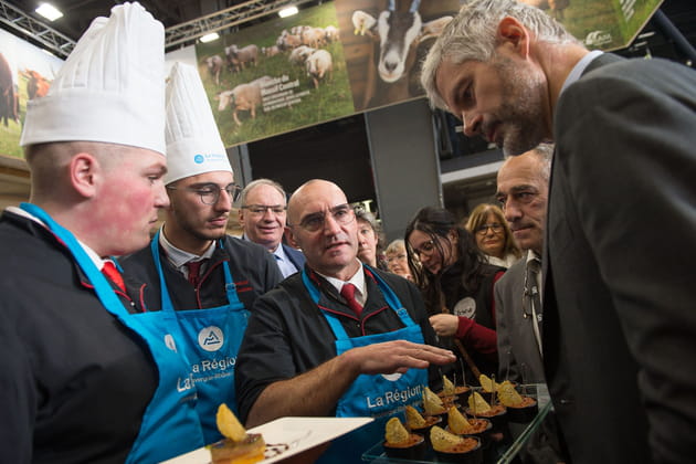 Connexion intense entre Laurent Wauquiez et des petits g&acirc;teaux