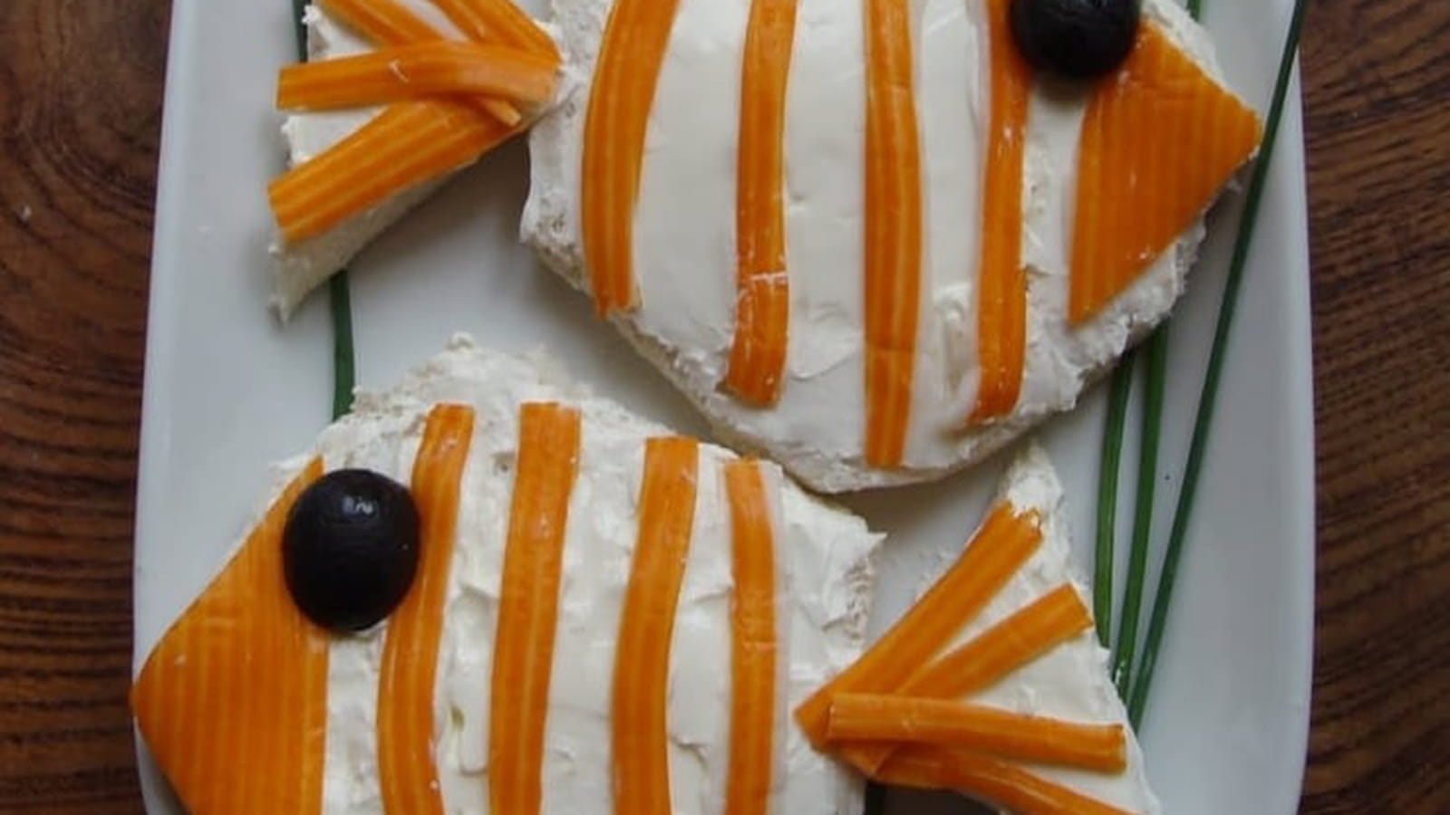 Tartines de fromage frais et surimi