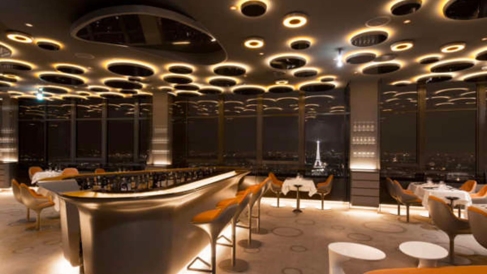 Le restaurant de la Tour Montparnasse pour voir le feu d'artifice du 14 juillet à Paris