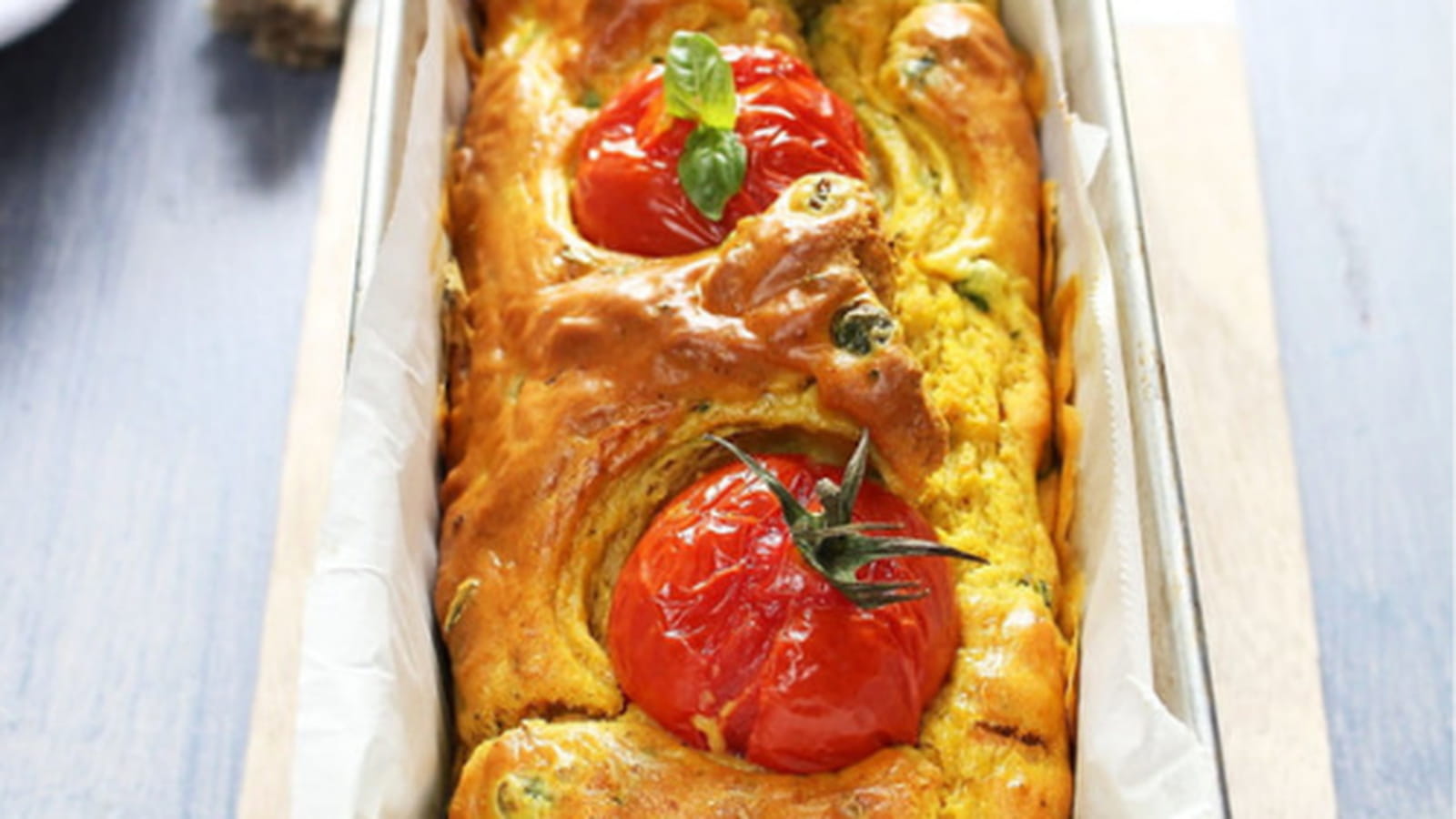 Cake au poulet, curry et petits pois