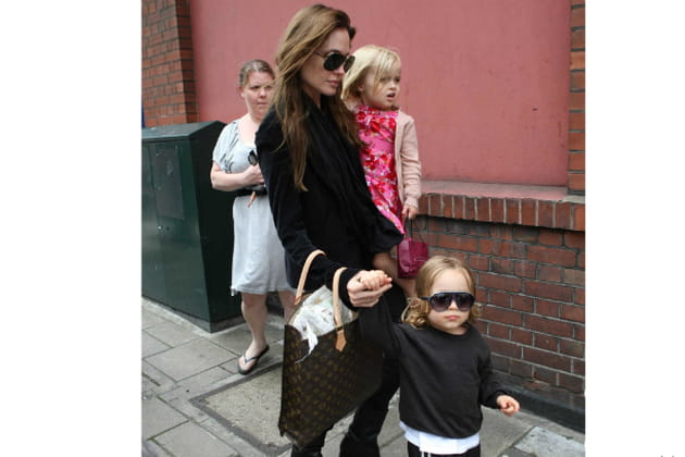 "London style" pour Angelina Jolie et ses jumeaux