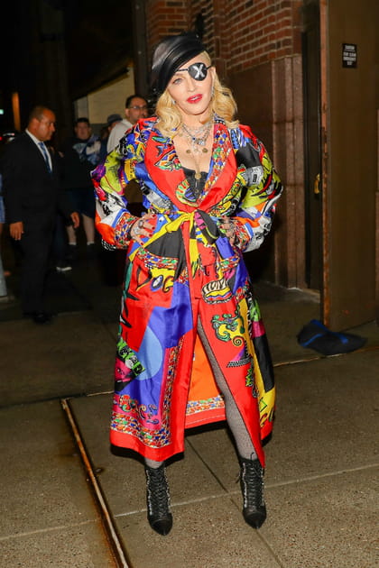 FLOP : Madonna en tenue ultra colorée
