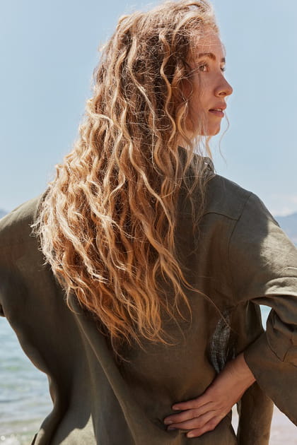 Les beach waves ensoleill&eacute;es