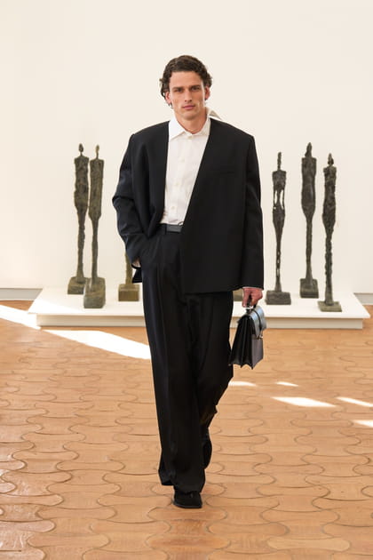 Look 46&nbsp;du d&eacute;fil&eacute; Jacquemus "Les sculptures"