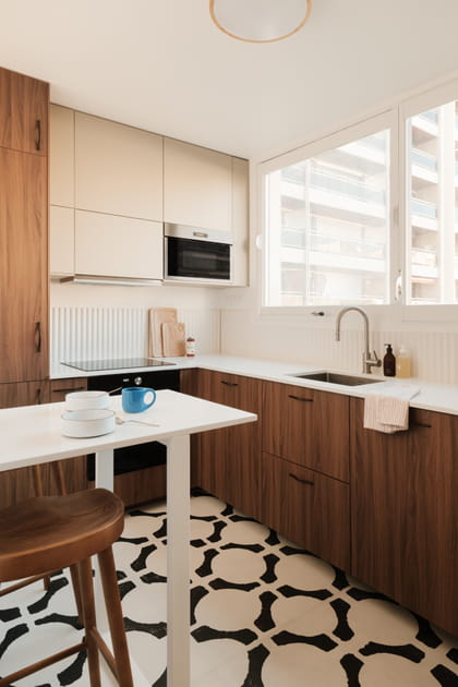Apr&egrave;s&nbsp;: une cuisine beige et bois fonc&eacute; &agrave; tomber