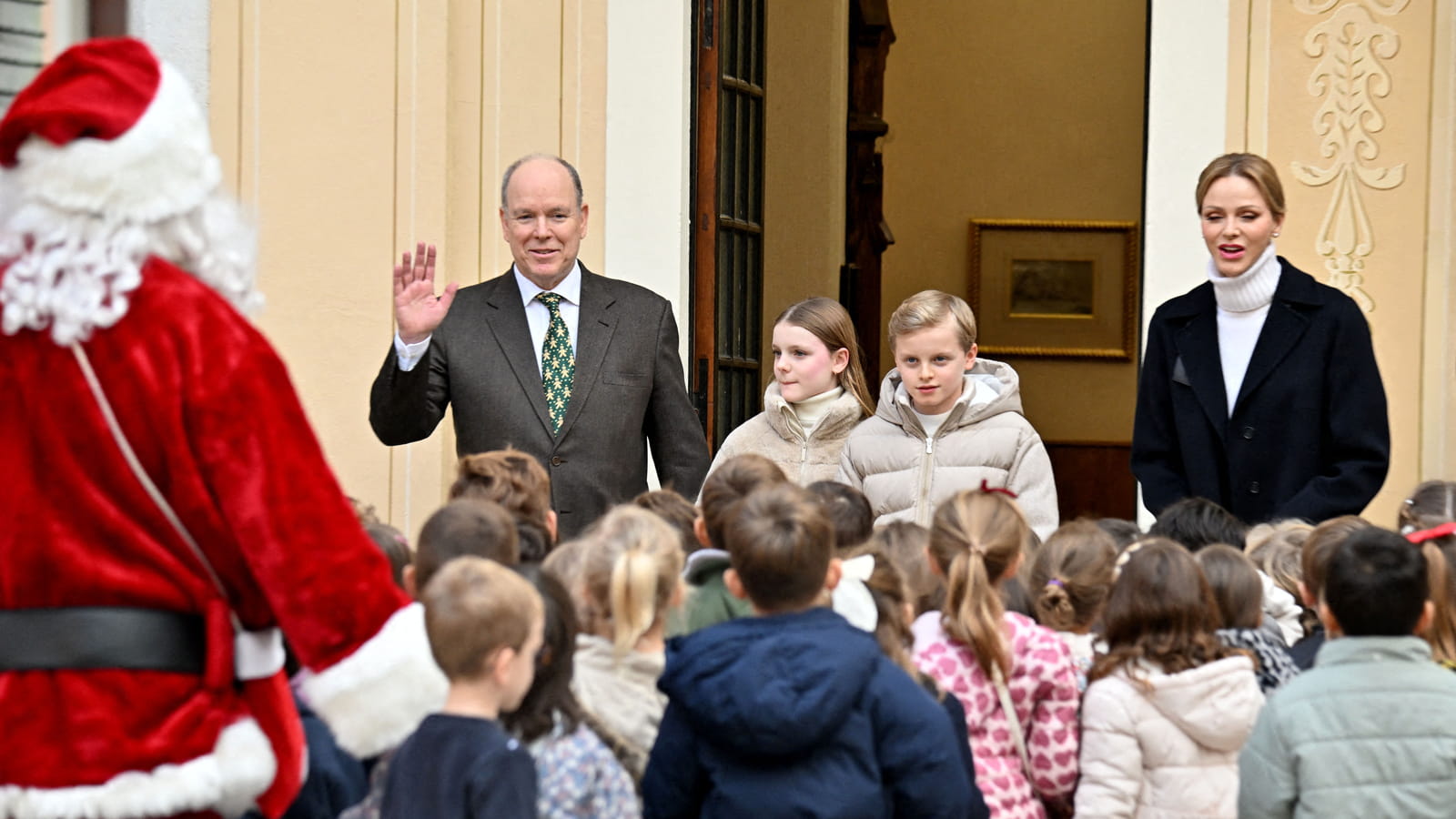Albert de Monaco, les enfants et le Père Noël