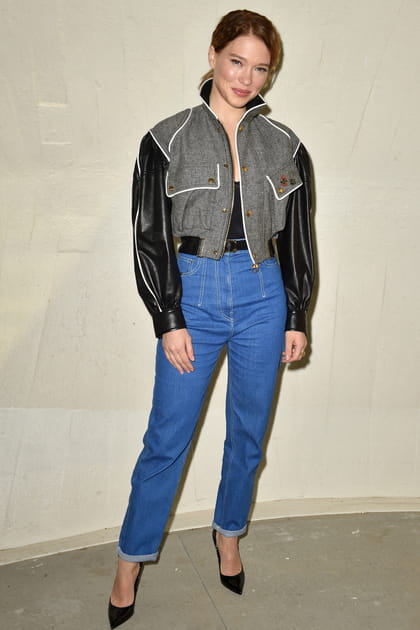 L&eacute;a Seydoux en veste bi-mati&egrave;re et jean