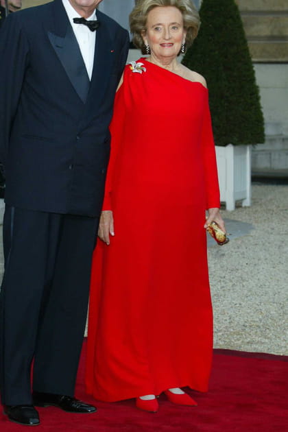 Bernadette Chirac en robe longue rouge vif