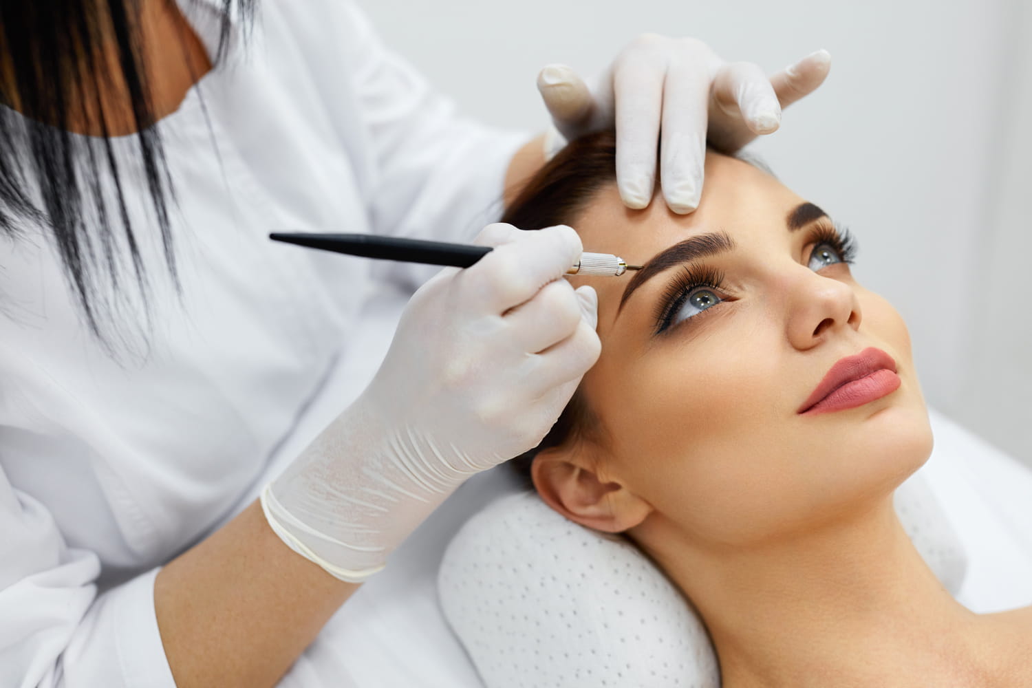 Microshading : la technique parfaite pour des sourcils naturels