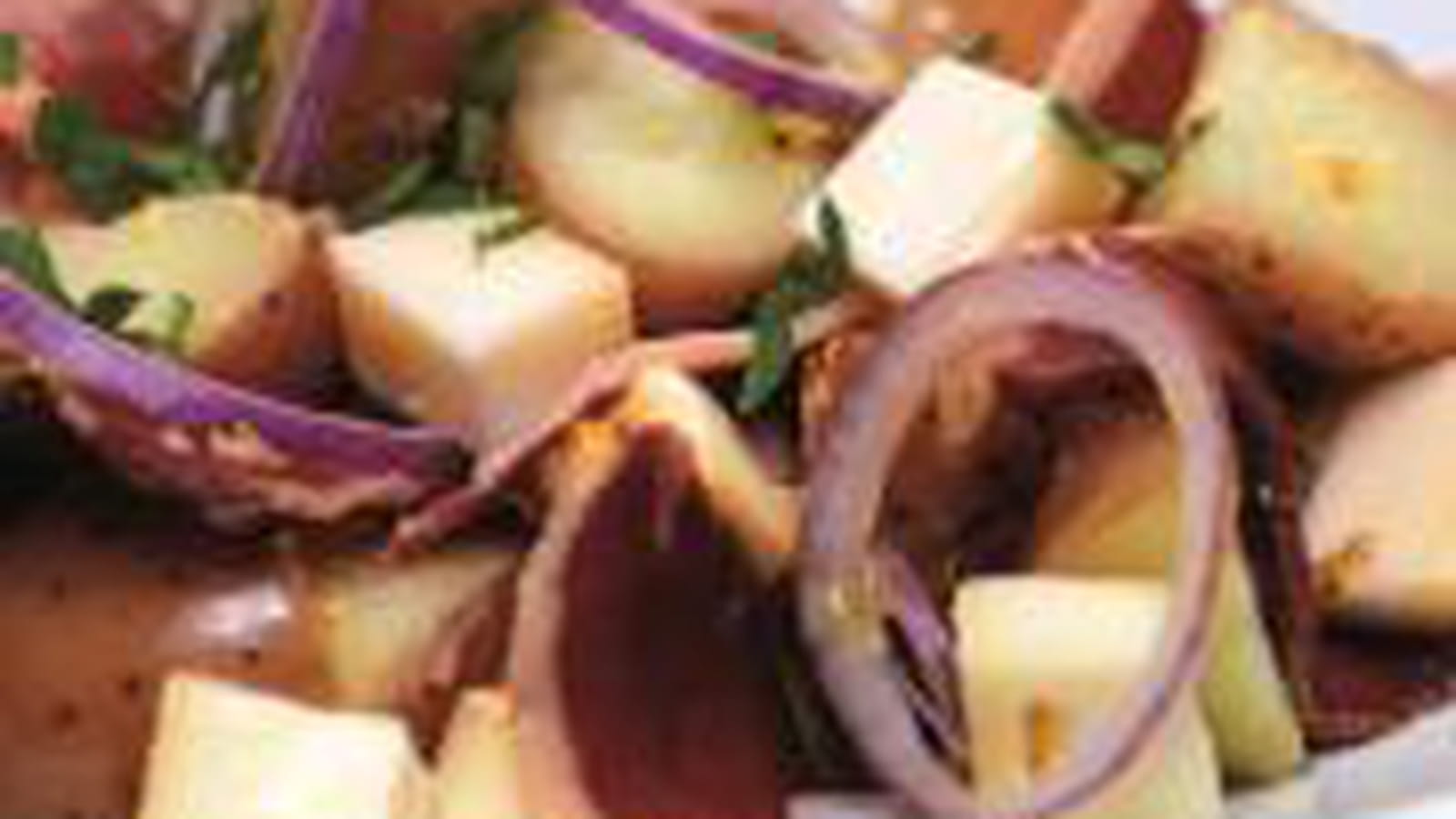 Salade de pommes de terre au Reblochon et magret de canard
