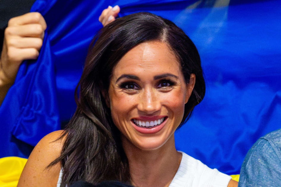 Le one shoulder lisse de Meghan Markle