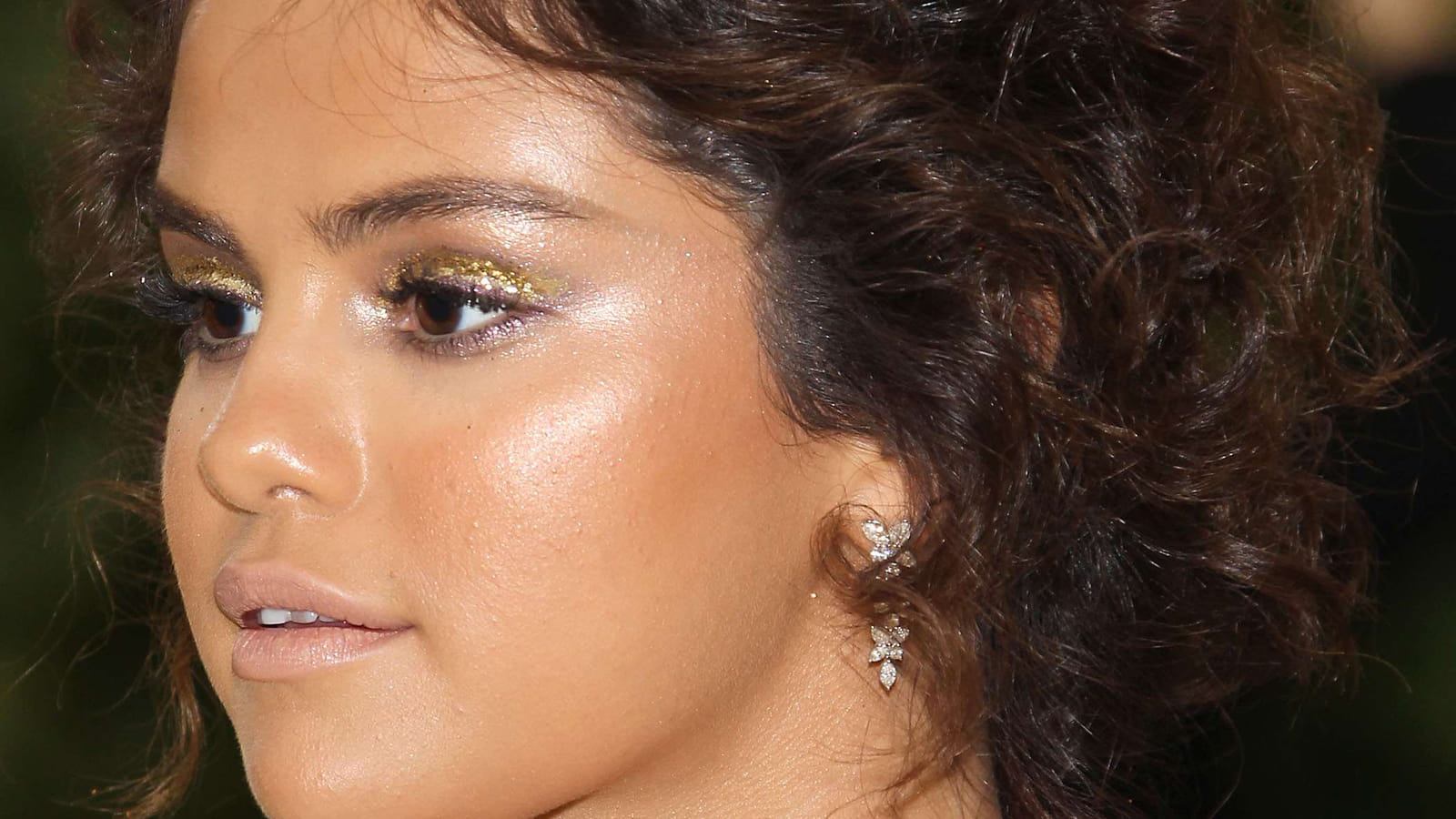 Le teint 100 % glowy de Selena Gomez