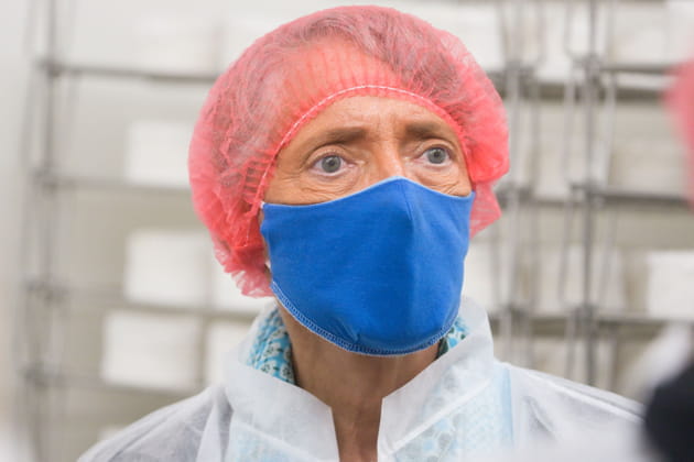 Elisabeth Borne masqu&eacute;e