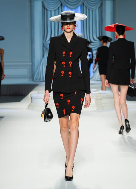 Look 18&nbsp;du d&eacute;fil&eacute; Moschino