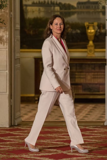 Ségolène Royal en ensemble crème