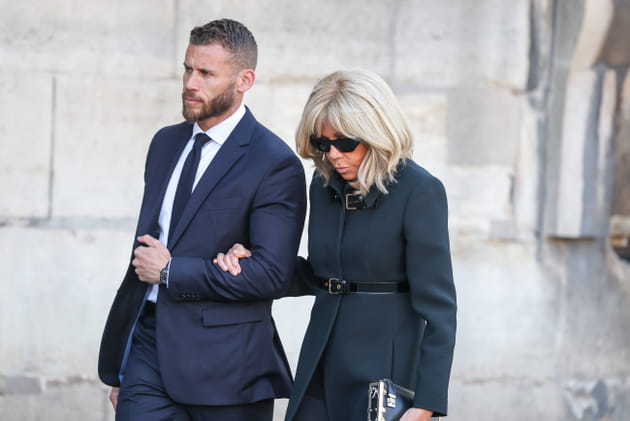 Brigitte Macron a fait le d&eacute;placement aux obs&egrave;ques de Nathalie Baye