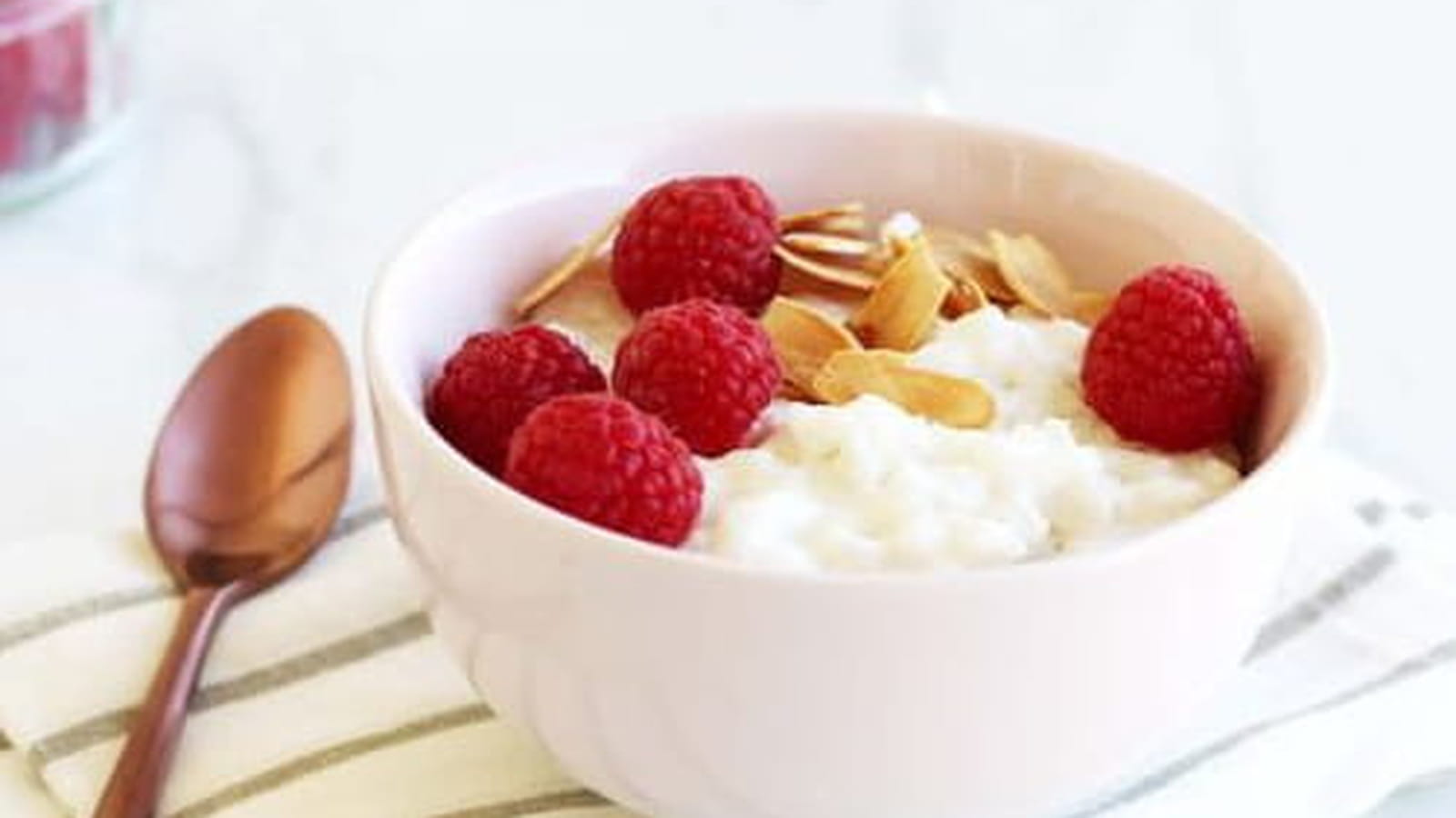 Riz au lait de coco, framboise et amande