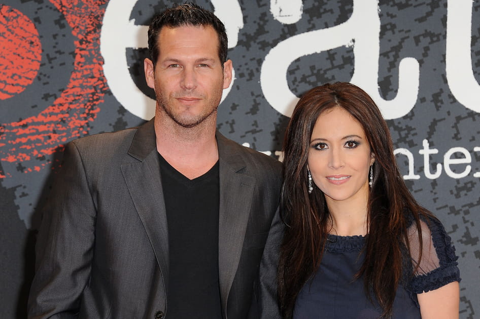 Fabienne Carat, surprenante avec son liner bleu excentrique