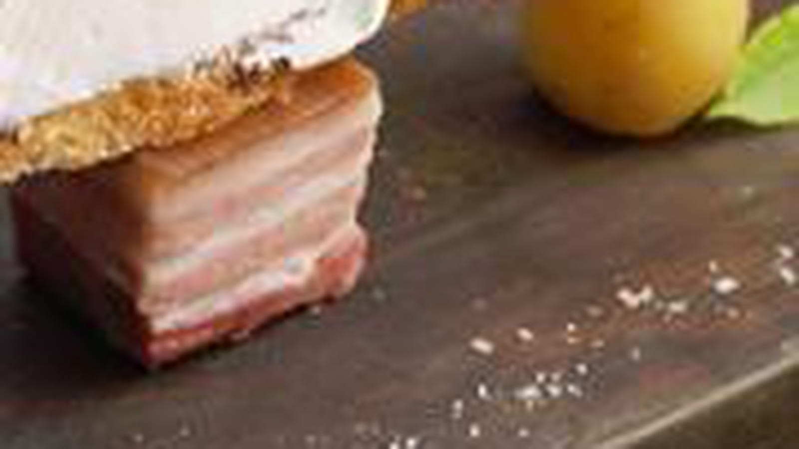 Lard fumé, pomme de terre et St Môret® façon tartine