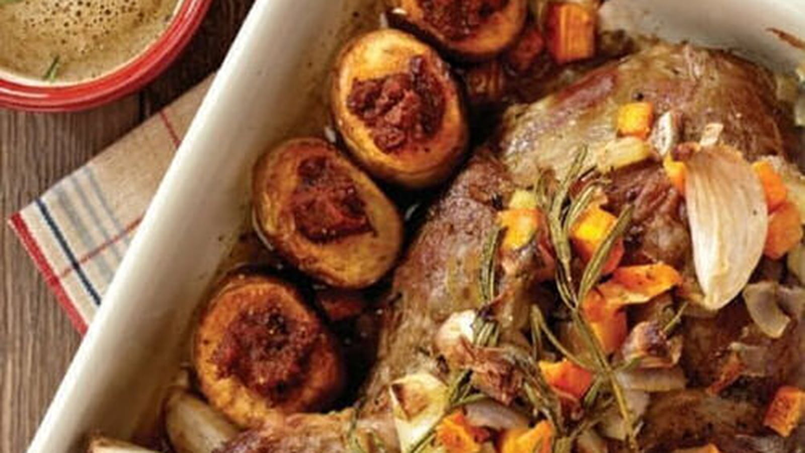 Épaule d’agneau rôtie et ses pommes de terre