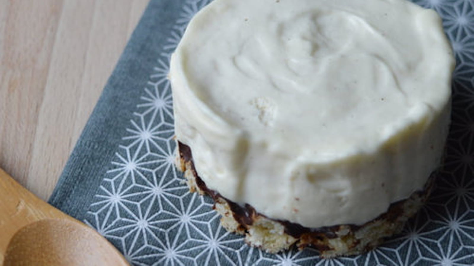 Cheesecake sans cuisson et sa gaufre artisanale au chocolat