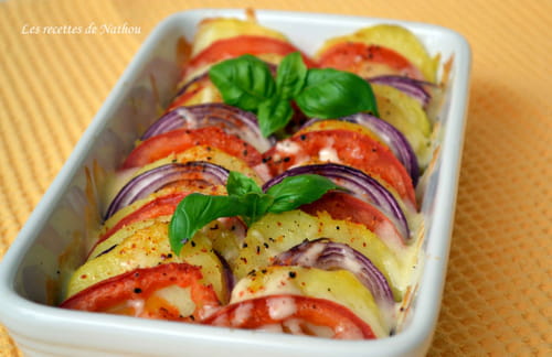 Tian de pommes de terre, tomates et oignons rouges à la mozzarella