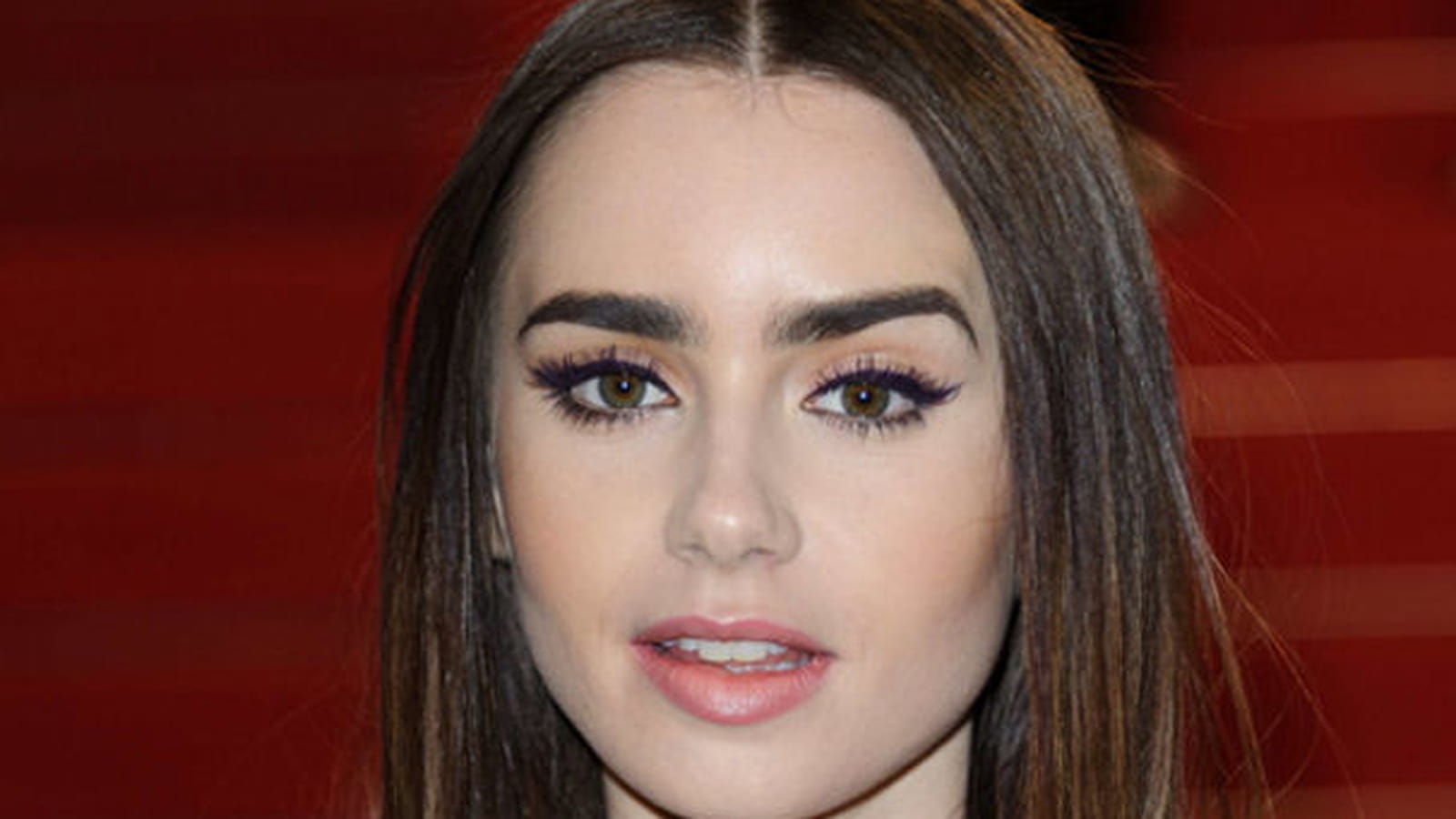 Les yeux de chat de Lily Collins