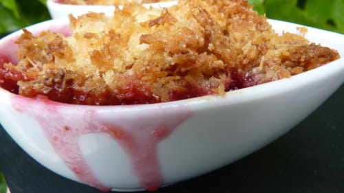 Cerises caramélisées et son crumble craquant coco