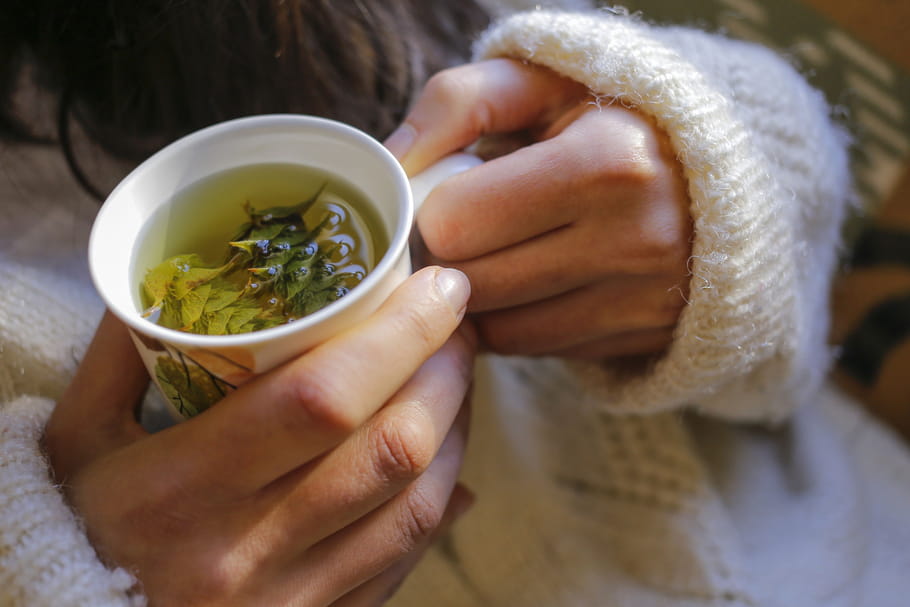 Boire trop de thé : est-ce dangereux ?