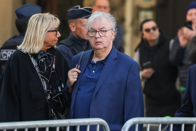 Dominique Besnehard, parrain de Laura Smet, aux obs&egrave;ques de Nathalie Baye, &agrave; Saint-Sulpice