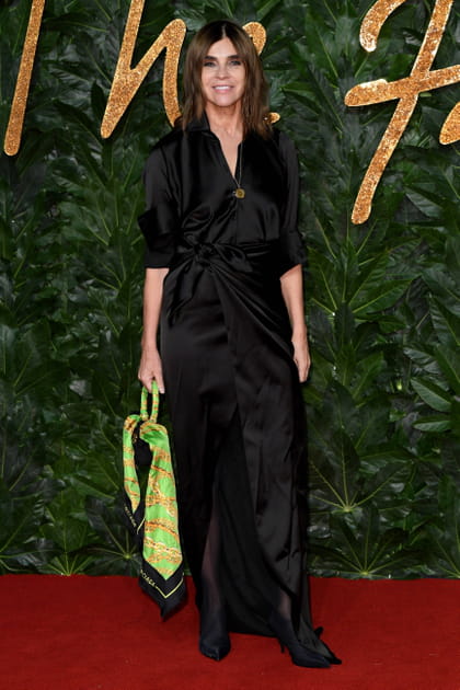 Carine Roitfeld en longue robe noire