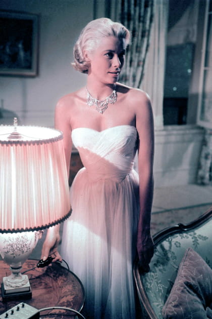 Grace Kelly en robe bustier ivoire
