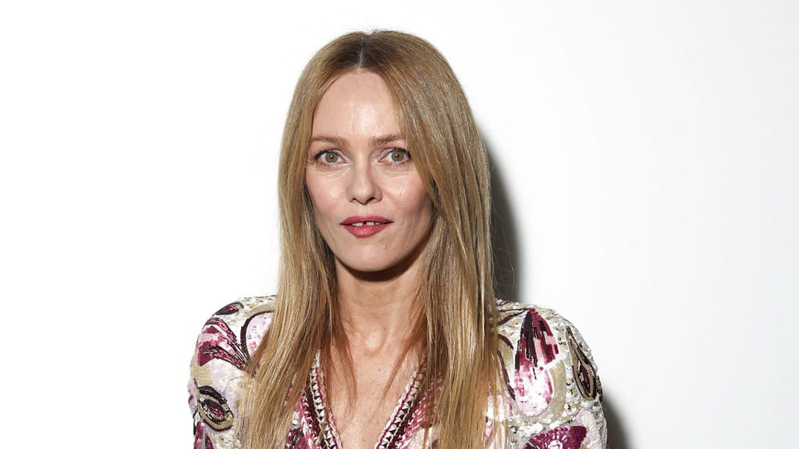 Vanessa Paradis commence sa carrière adolescente