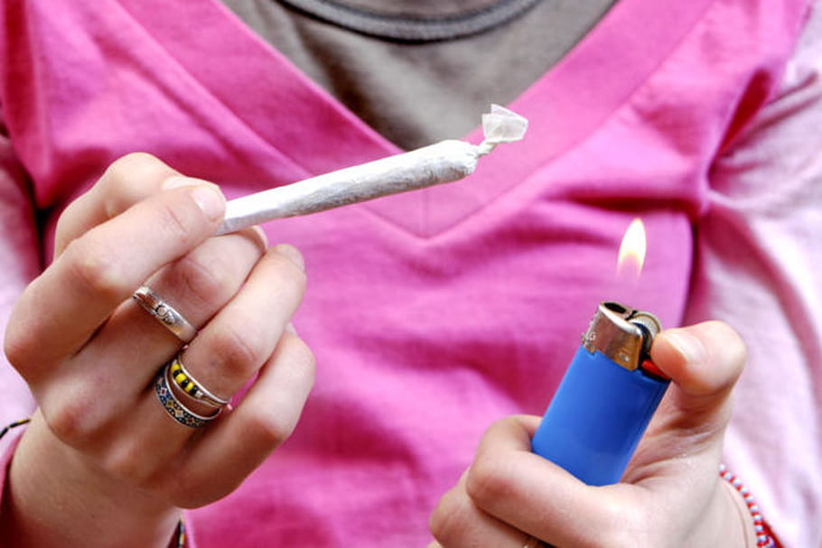 A 17 ans, un jeune sur deux a déjà fumé du cannabis