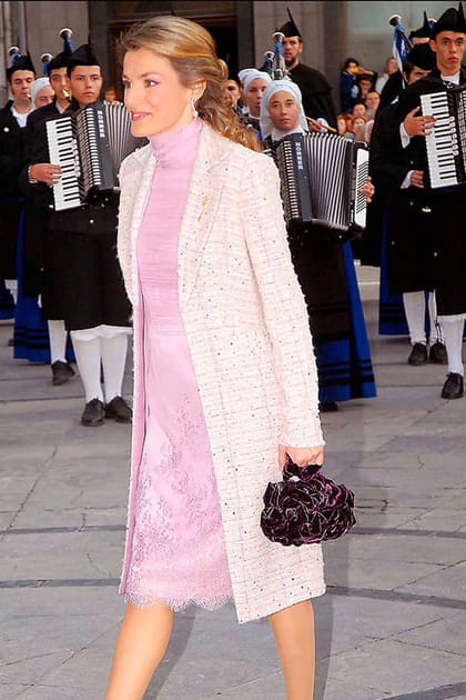 Letizia d'Espagne en robe rose à dentelle