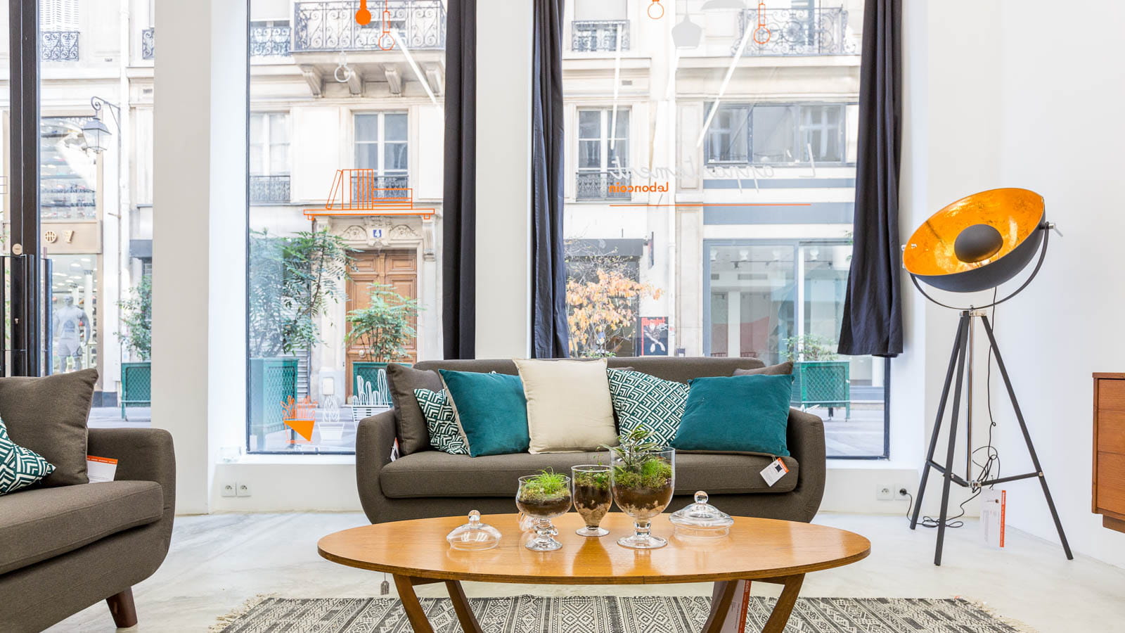 Un salon contrasté
