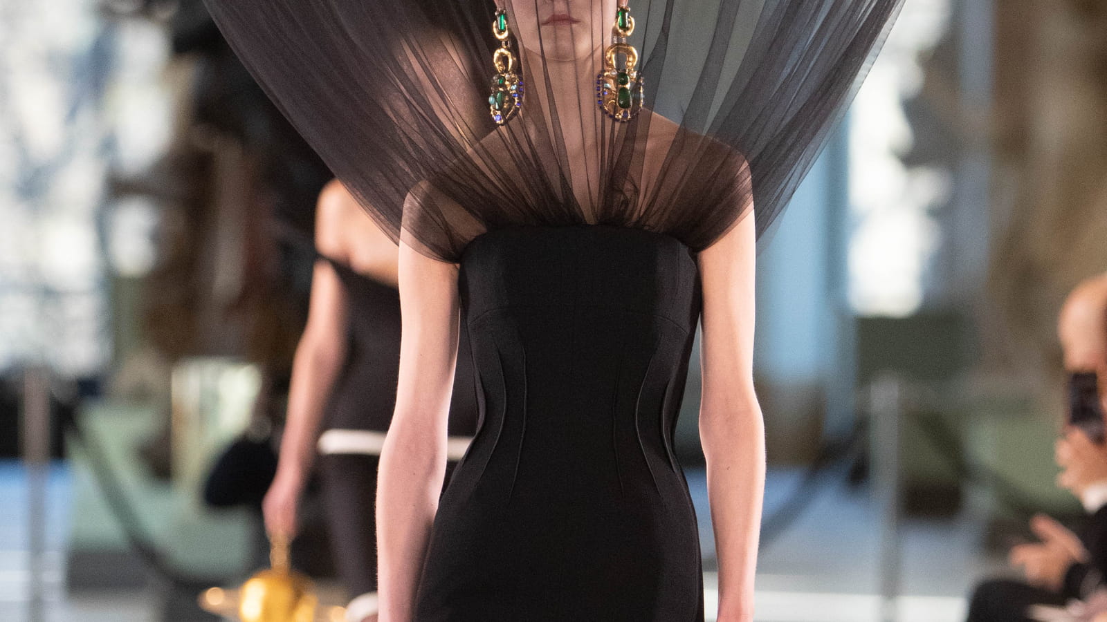 Look 16