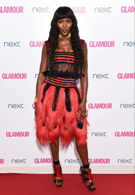 Naomi Campbell, en rouge et noir