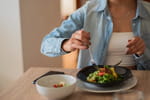 Oubliez les pâtes le soir, ce légume très peu calorique remplit l'assiette sans alourdir la balance