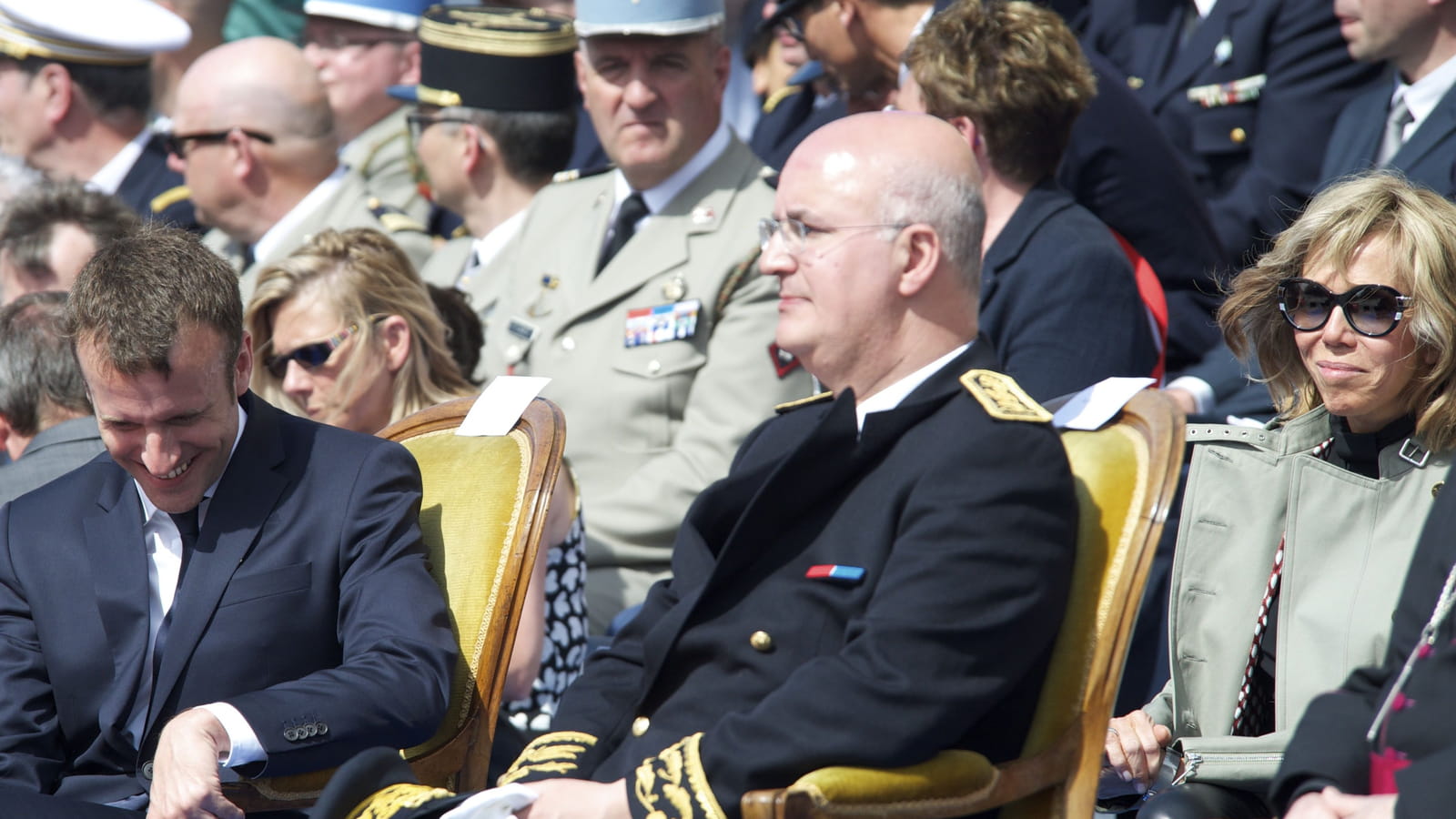 Brigitte Macron n'est jamais bien loin