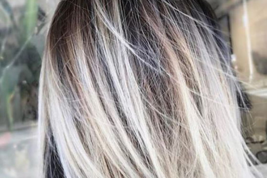 Balayage blond polaire et carré lisse