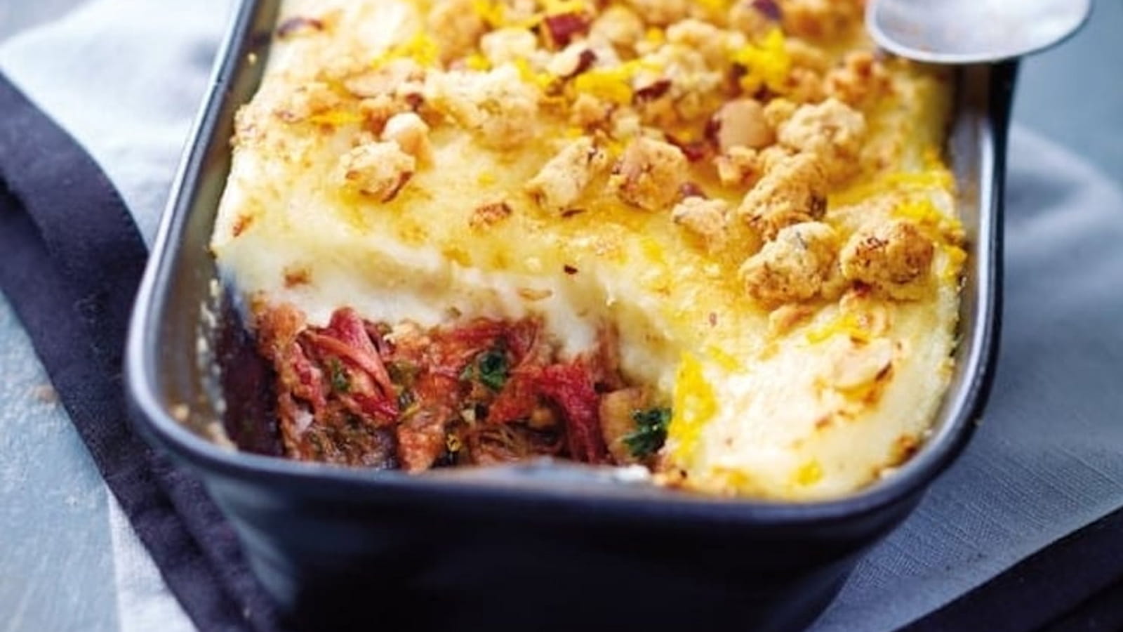 Hachis parmentier de confit de canard, crumble d'Appenzeller