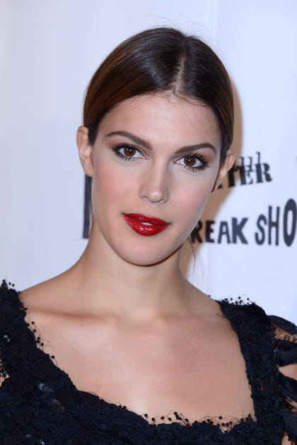 La bouche puissante d'Iris Mittenaere