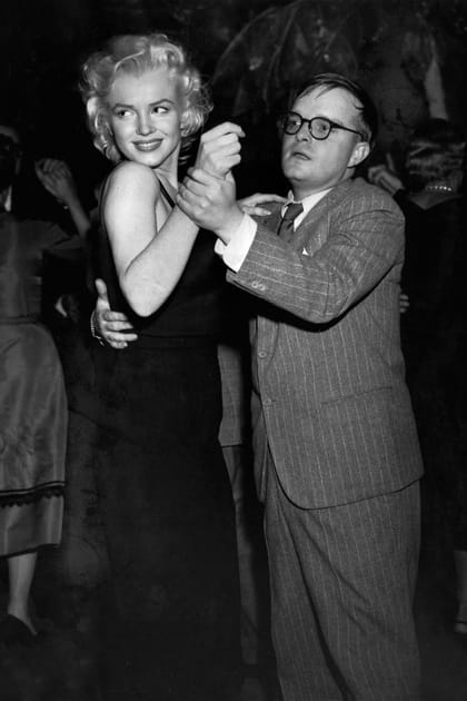 Marilyn Monroe en robe longue noire