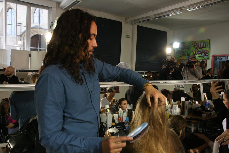 Backstage coiffure d&eacute;fil&eacute; Giambattista Valli&nbsp;: Un look de working girl