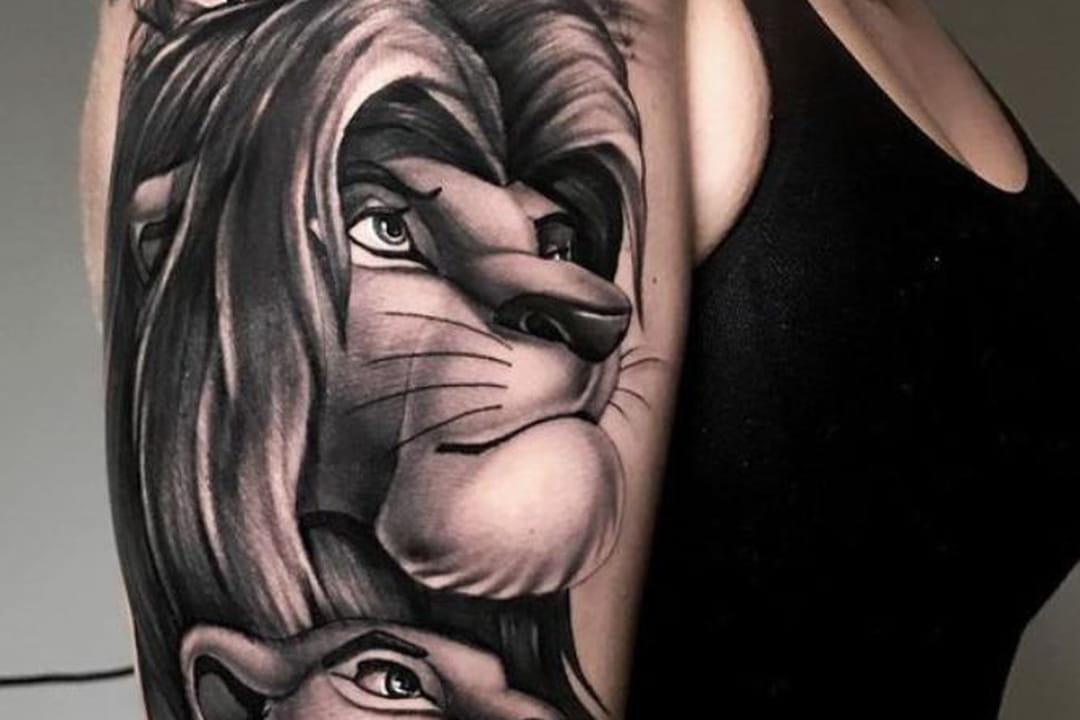 Roi Lion sur le bras